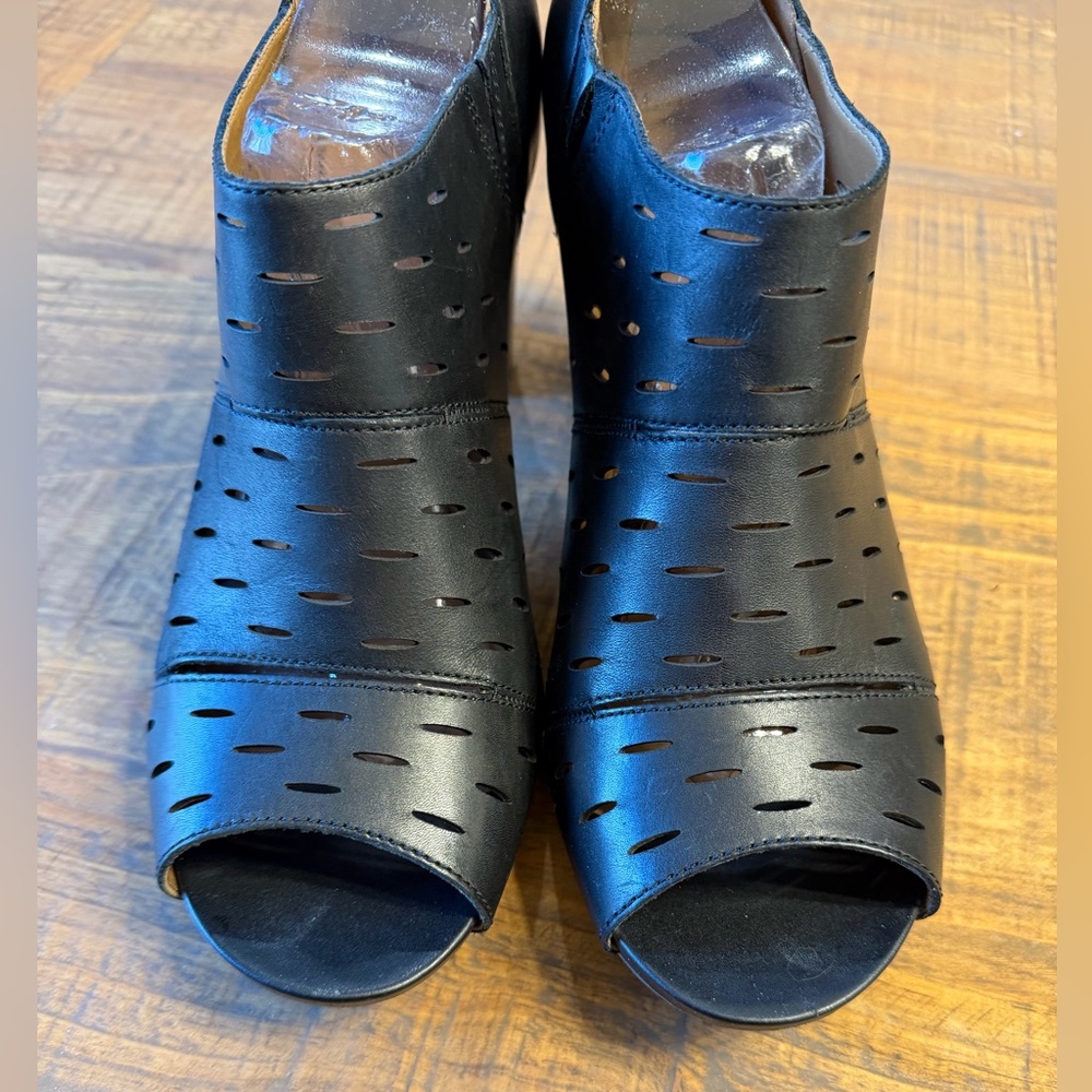 Clarks Bandy Takala Leather Peep Toe Boots 12 Medium NIB! - Picture 3 of 10